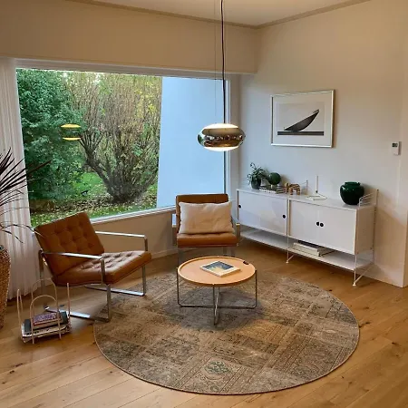 Large Architect Designed In Centre Willa