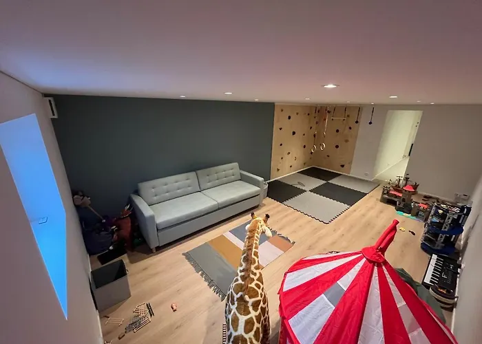 Vila Large Architect Designed In Centre *