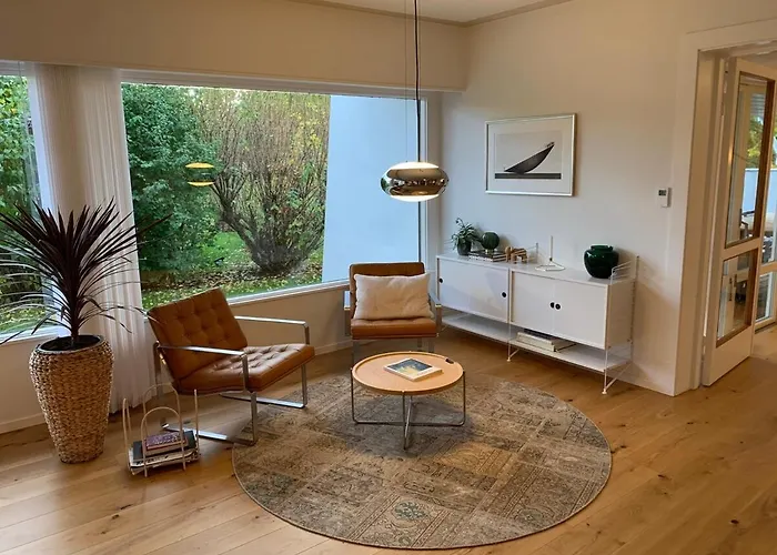 Large Architect Designed In Centre Villa