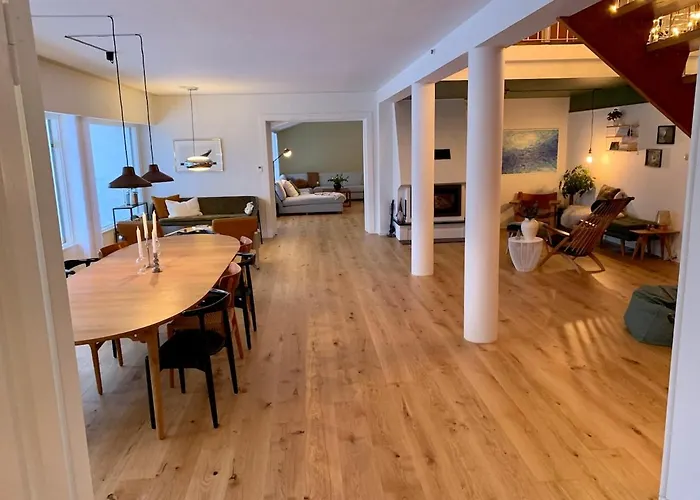 Large Architect Designed In Centre Villa