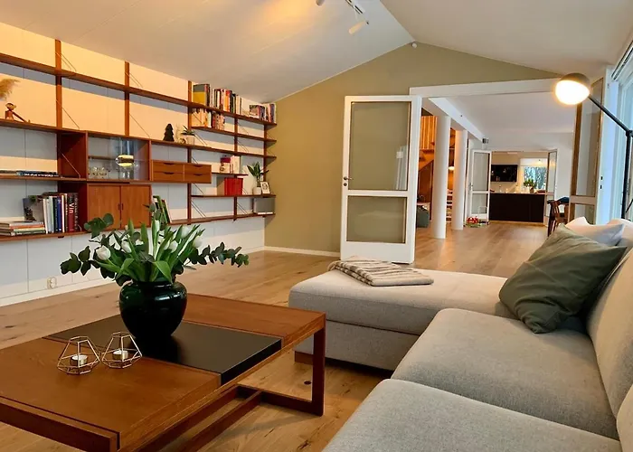 Large Architect Designed In Centre