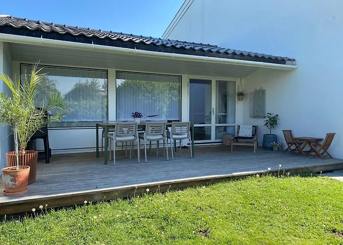 Large Architect Designed In Centre Vila