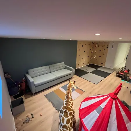 Villa Large Architect Designed In Centre *