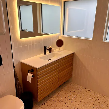 Villa Large Architect Designed In Centre *